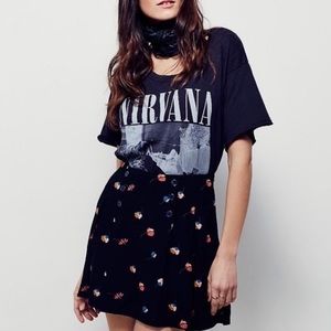 Free People 90s Floral mini skirt. Pleated.